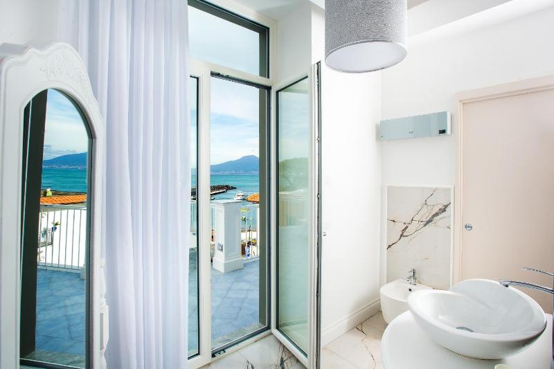Suite with free beach facilities image 3