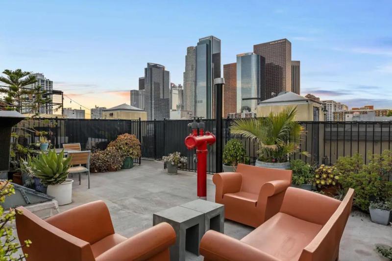 Skyline View Loft w Kitchen DTLA Exclusively Month Plus - image 12