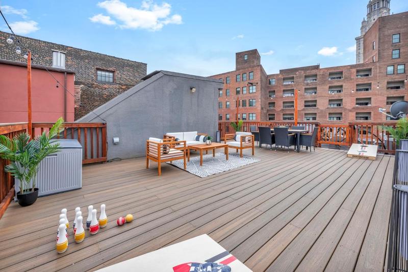 Penthouse Lofts on E 4th Private Rooftop Patio - image 40
