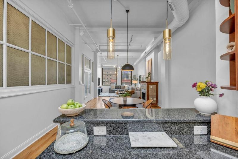 Penthouse Lofts on E 4th Private Rooftop Patio - image 38