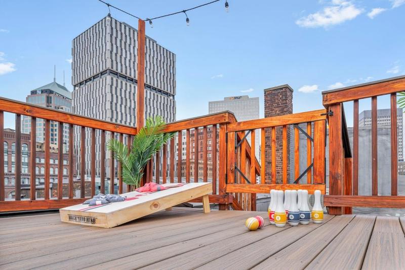 Penthouse Lofts on E 4th Private Rooftop Patio - image 32