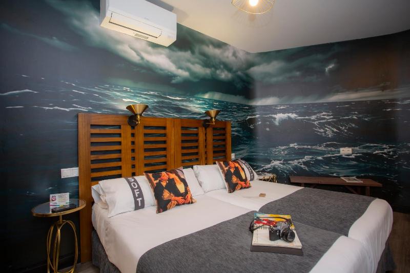 Interior Economy Twin Room image 3