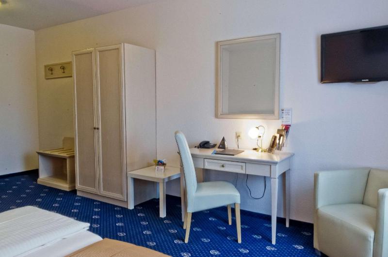 Double Room image 2
