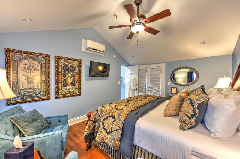 King Room with Balcony - Casa De Solana image 4