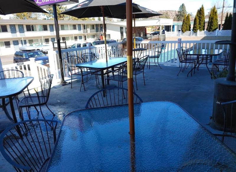 Bend Inn & Suites - image 23