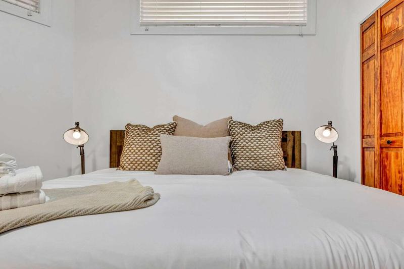 Lofts on E 4th WALK TO CAVS Sleeps 6 - image 18