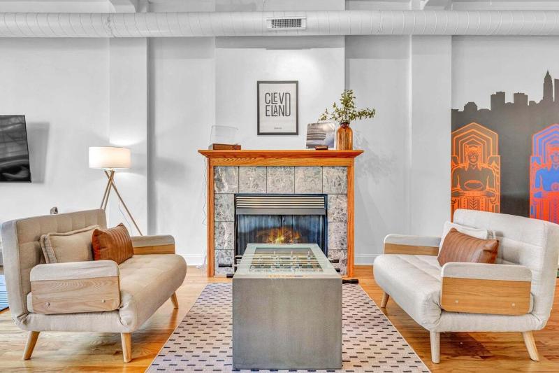Lofts on E 4th WALK TO CAVS Sleeps 6 - image 10