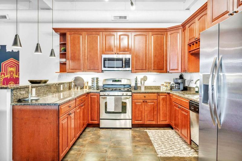Lofts on E 4th WALK TO CAVS Sleeps 6 - image 2