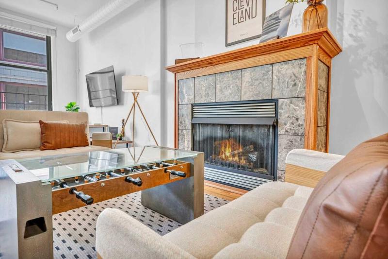 Lofts on E 4th WALK TO CAVS Sleeps 6 - image 9