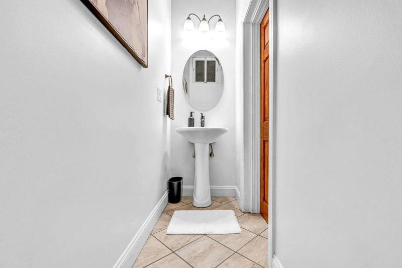 Lofts on E 4th WALK TO CAVS Sleeps 6 - image 20