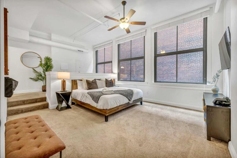 Lofts on E 4th WALK TO CAVS Sleeps 6 - image 3