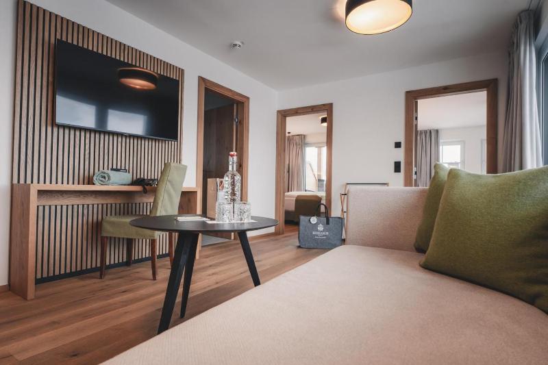 Deluxe Suite image 3