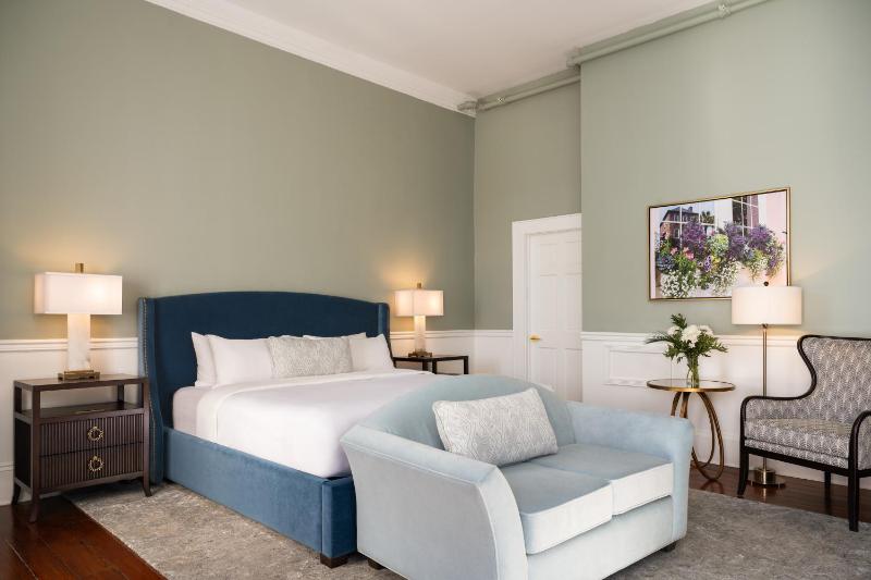 Deluxe King Room image 1
