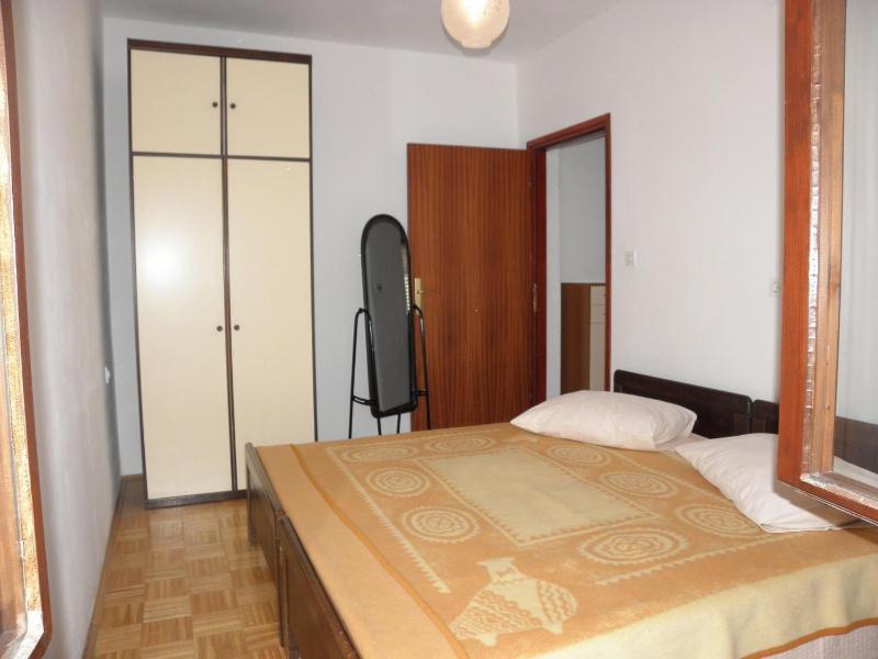 One-Bedroom Apartment image 4