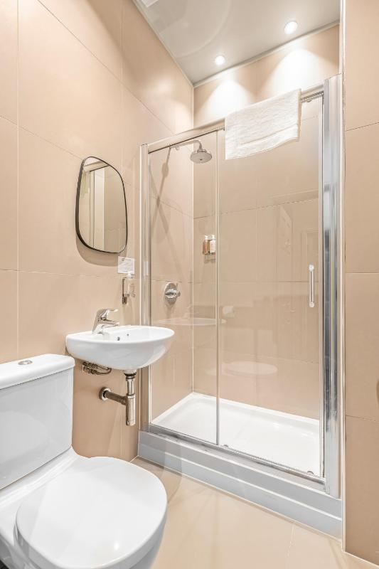 Superior Twin Room image 4