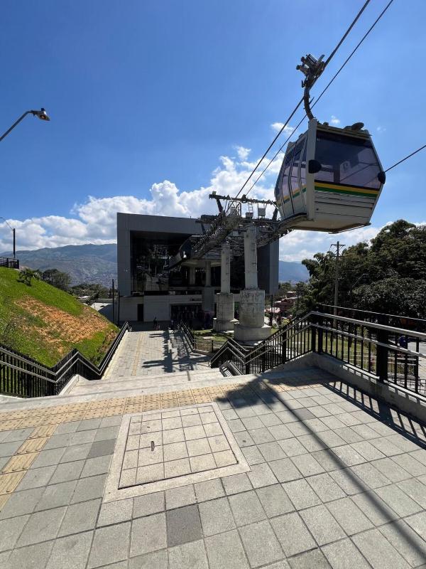 Medellin Apartamento con hermosa vista - image 4