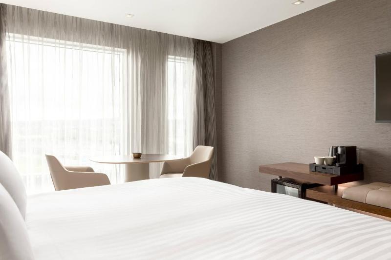 Standard King Room image 1