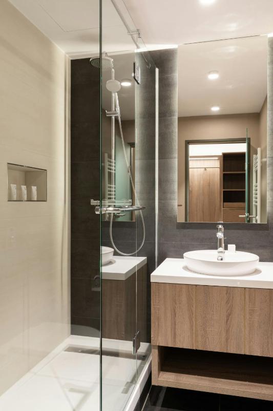 Deluxe Twin Room image 2