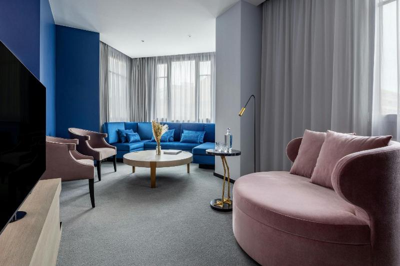 Luc Corner Suite image 4