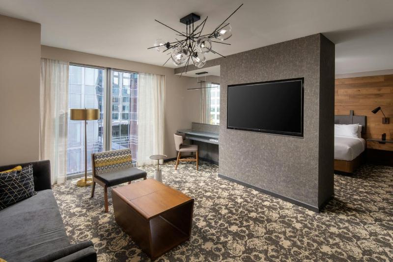 Epicurean Atlanta Autograph Collection - image 33