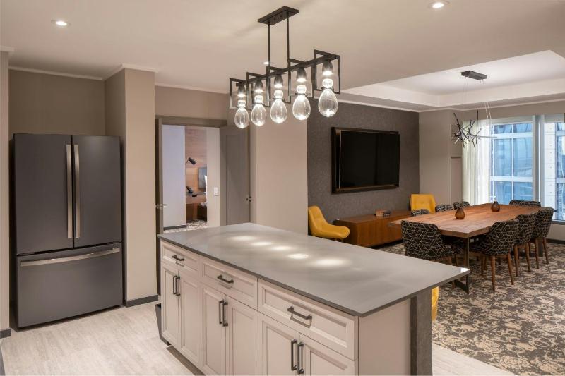 Epicurean Atlanta Autograph Collection - image 36