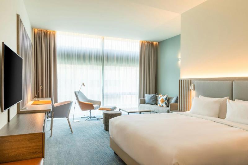 Junior Suite, 1 Bedroom Junior Suite, 1 King image 1