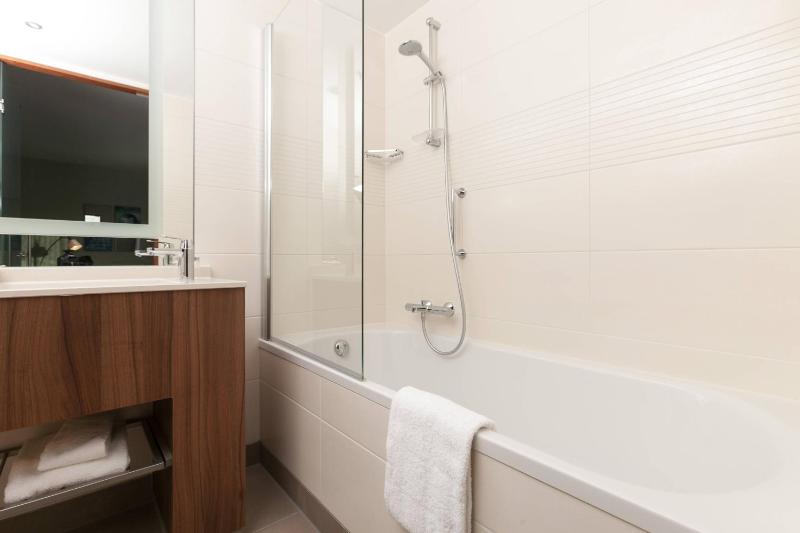 Premium Double Room image 3