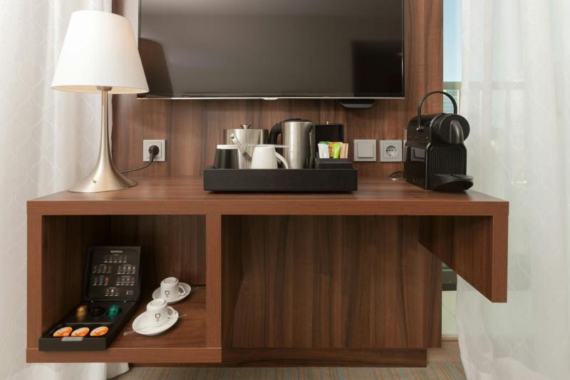 Premium Double Room image 4