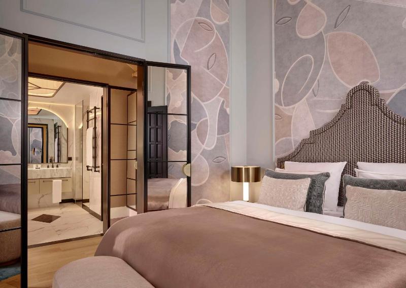 Signature Suite image 4