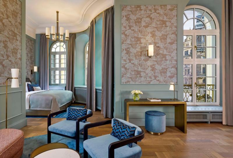 Junior Suite Castle View image 1