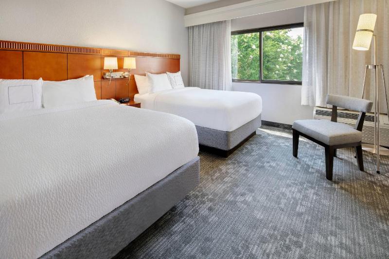 One-Bedroom Suite with Two Double Beds image 4