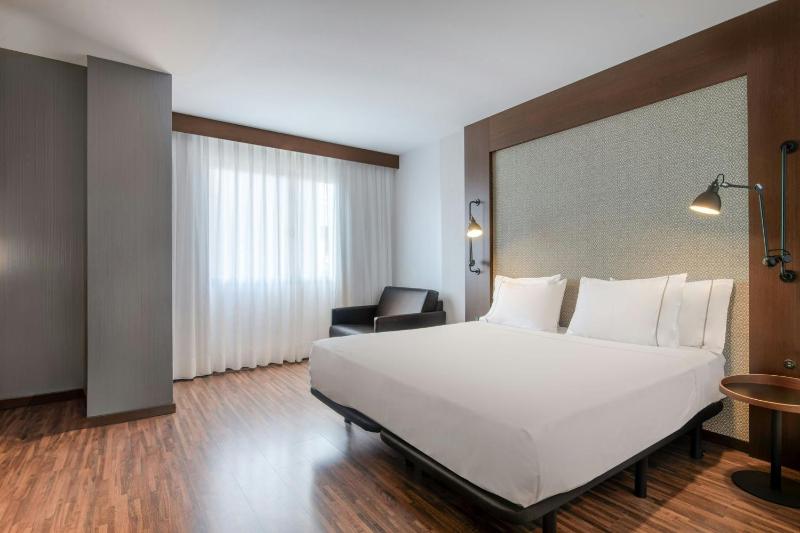 Superior Queen, Guest room, 1 Queen, Sofa bed image 3