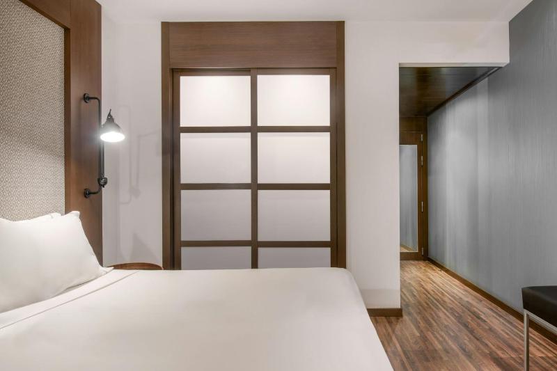 Standard Plus King, Guest room, 1 King image 1