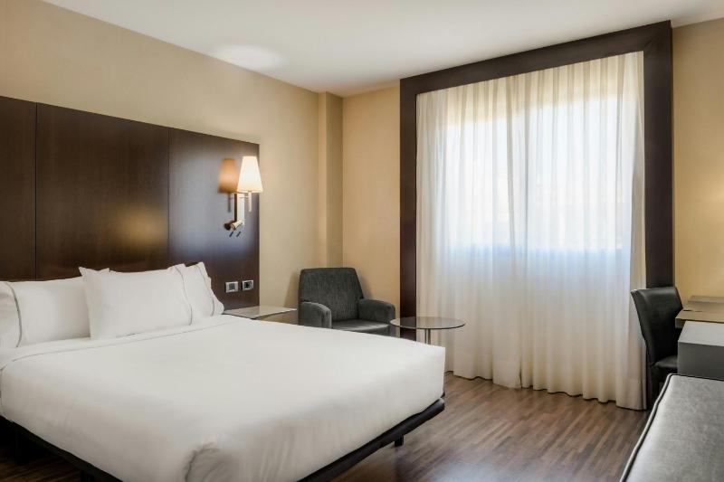 Standard Queen, Guest room, 1 Queen image 1