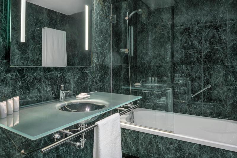 Junior King Suite image 4