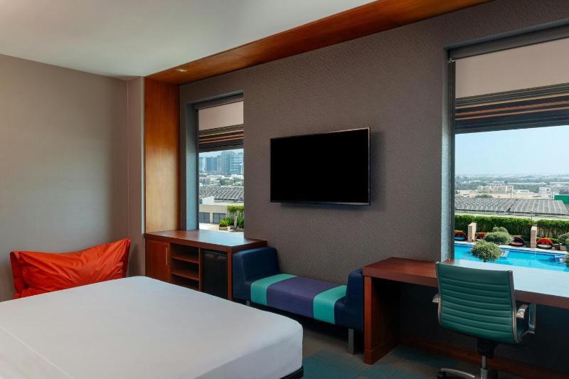 Savvy Plus Room, Suite, 1 King image 2