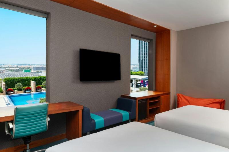 Aloft Room, Guest room, 2 Queen image 2