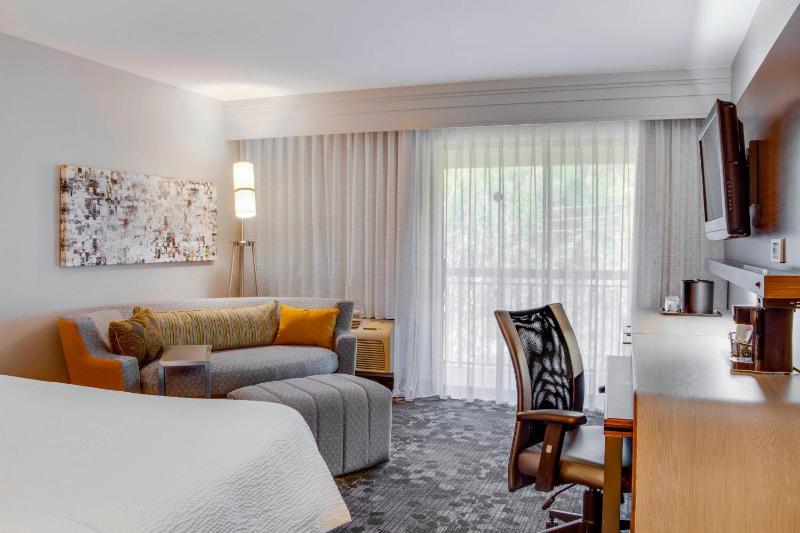 King Room with Sofa Bed image 1