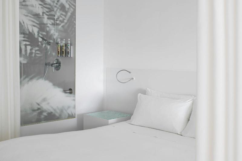 Premium King Room with Sofa Bed and City View image 4