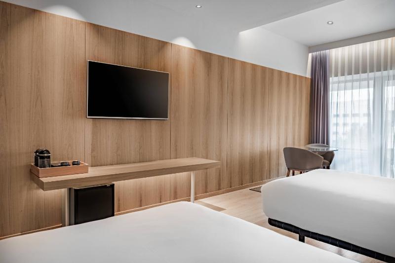 Superior Twin Room image 3