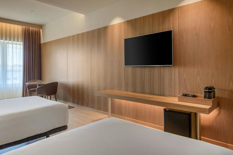 Superior Twin Room image 4