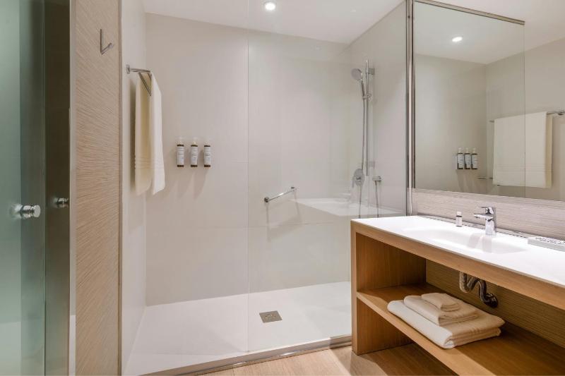 Standard Queen, Guest room, 1 Queen image 4