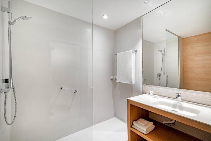 Superior King Room image 4