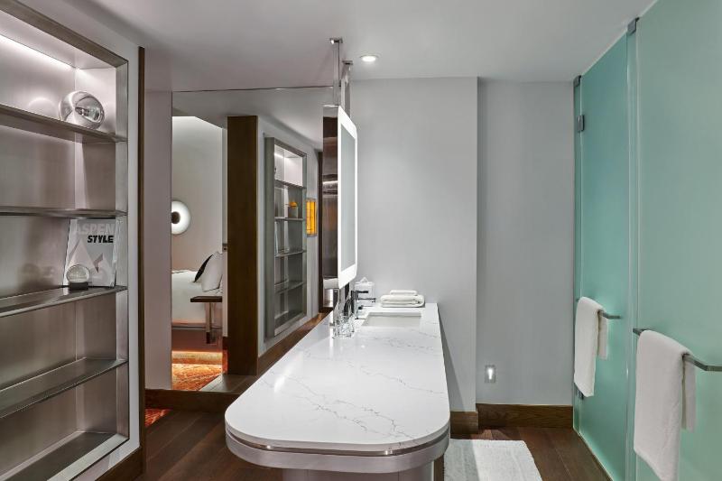 Spectacular Guest Room 1 King image 3