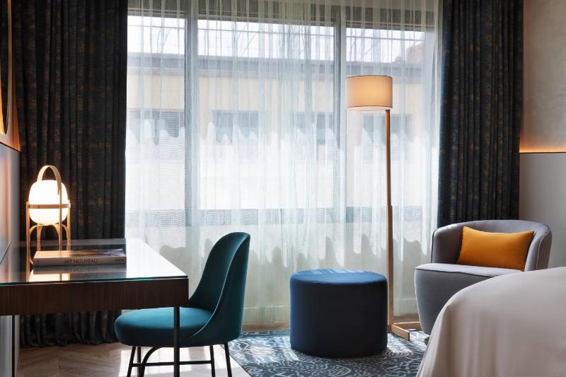 Prestige Room with One King or Two Twin Beds image 3