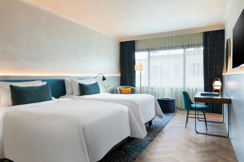 Prestige Room with One King or Two Twin Beds image 4