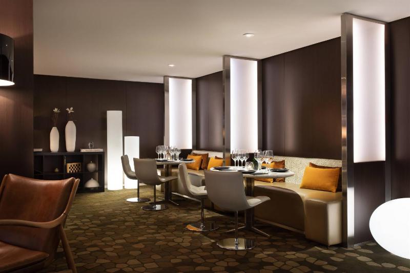 Renaissance Barcelona Hotel - image 2