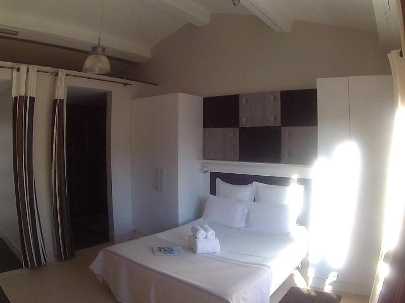 Double Room image 2