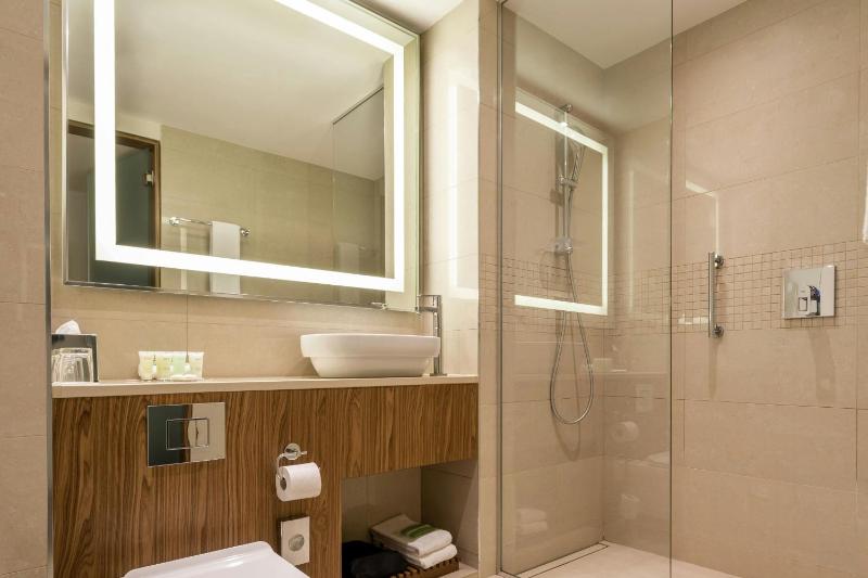 Standard Room with twin beds image 2