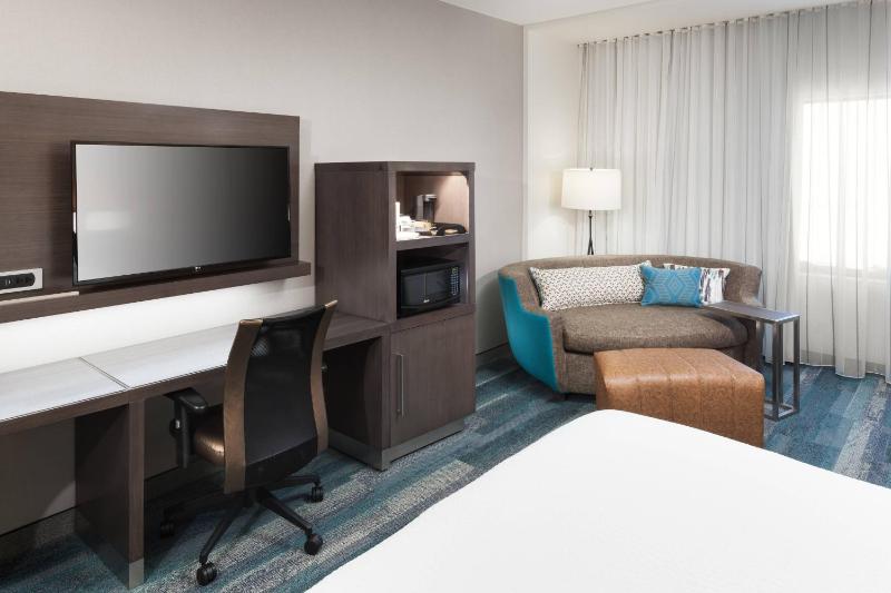 King Room with Sofa Bed image 3